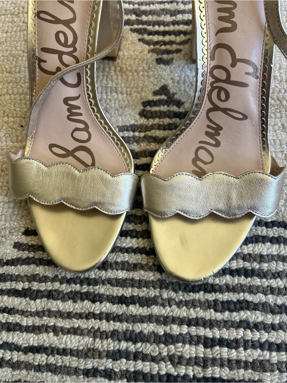 Sam Edelman Odila Metallic Gold Scalloped Block Heel Sandals - Size 7.5 - Picture 4 of 10